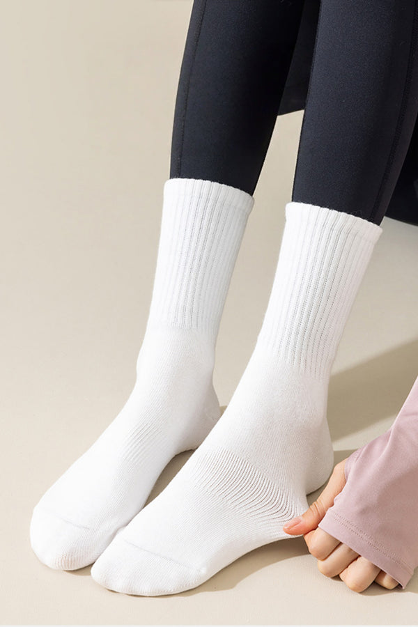 Non Slip Silicone Grip Mid Calf Yoga Socks for Pilates and Indoor Fitness