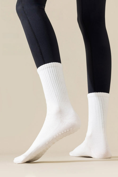 Non Slip Silicone Grip Mid Calf Yoga Socks for Pilates and Indoor Fitness