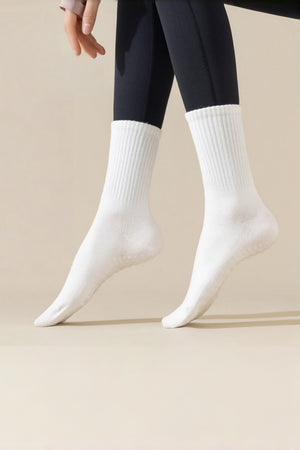 Non Slip Silicone Grip Mid Calf Yoga Socks for Pilates and Indoor Fitness