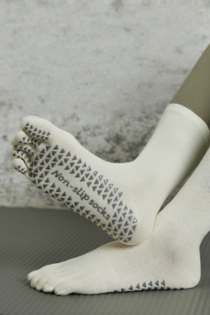 Non Slip Sweat Absorbing Yoga Fitness Toe Socks