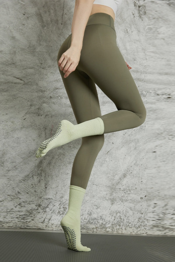 Non Slip Sweat Absorbing Yoga Fitness Toe Socks